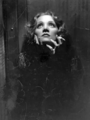 Marlene Dietrich (1932)